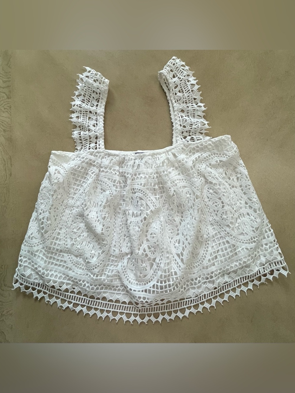 NWT Express White Crochet Lace Boho Ruffled Crop Tank Top Size Small - Picture 3 of 11